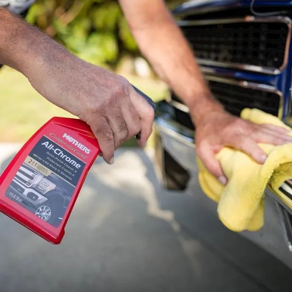 Mothers California Gold – Spray pentru curatare si protectie crom auto, 355ml