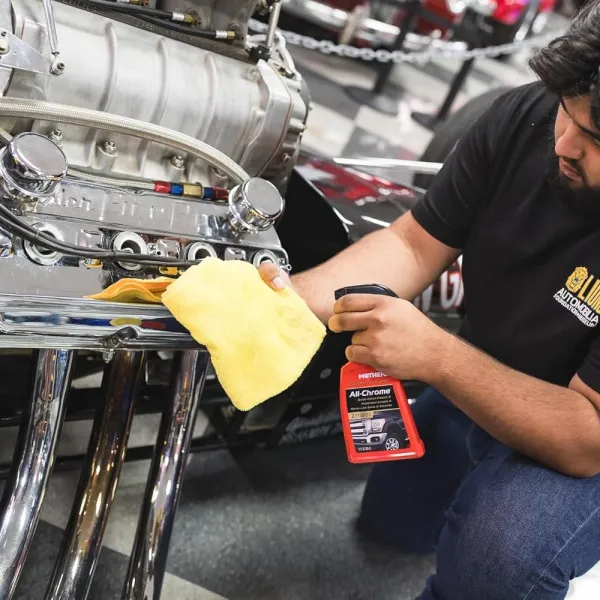 Mothers California Gold – Spray pentru curatare si protectie crom auto, 355ml