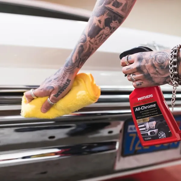 Mothers California Gold – Spray pentru curatare si protectie crom auto, 355ml