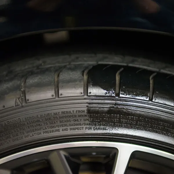 Tire kicker extra glossy - Solutie ingrijire anvelope, 473,18ml